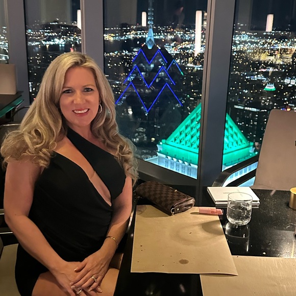 Katie May: A Cut Above Gown - Picture 5 of 5